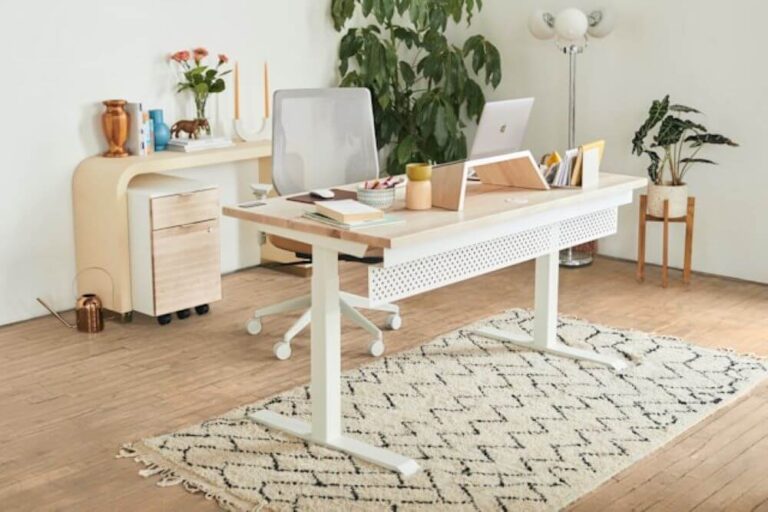 Office Decor Trends: Matching Welcome Signs to Workspace Style